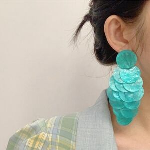 ✨️🩵 Piper K Gorgeous Blue shell Disco Layered chandelier earrings NWT! ✨️💙